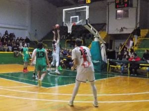 Básquet local: Costa Sud venció a Alumni 