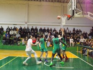 Básquet local: Costa Sud venció a Alumni 