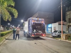 El riesgo de los recolectores: uno herido y la conductora de la camioneta que embstió también