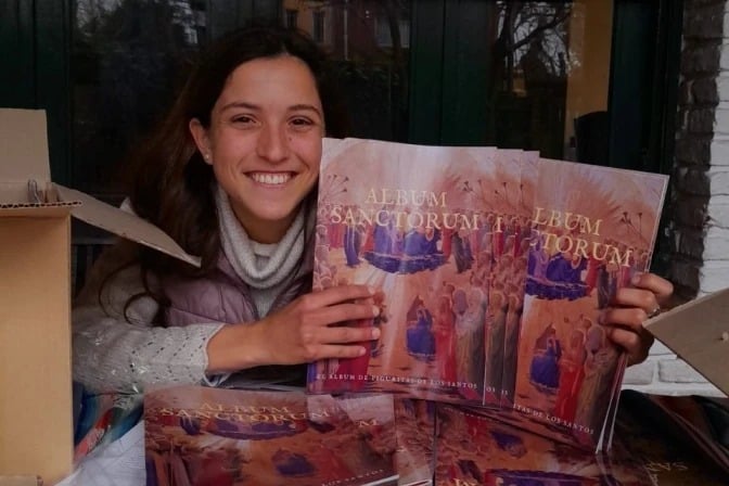 (audio) De Argentina para el mundo: joven catequista lanzó álbum estilo “Panini” de santos