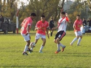 Fútbol: Agrario ganó y es puntero hasta que juegue Alumni