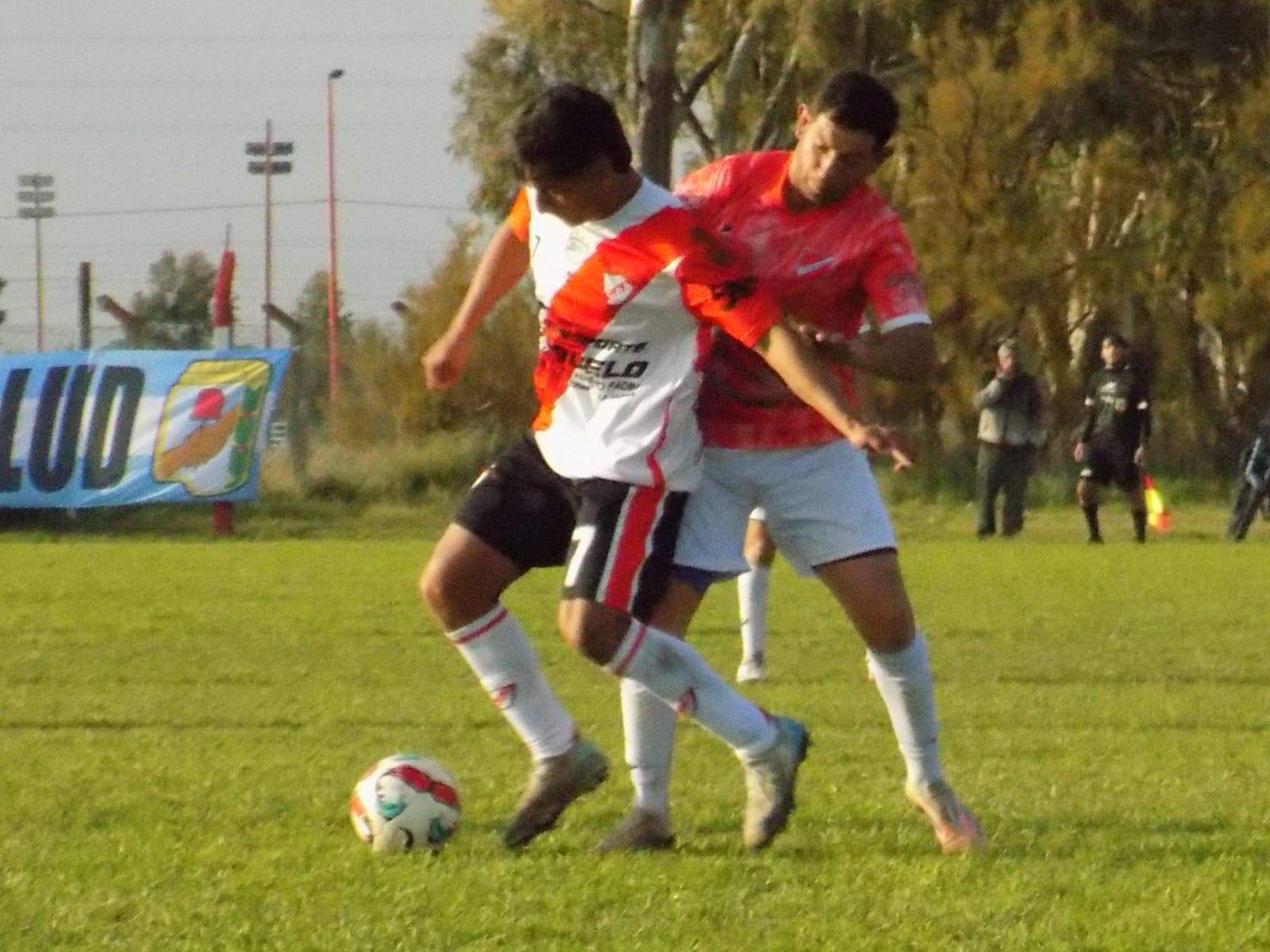 Fútbol: Agrario ganó y es puntero hasta que juegue Alumni