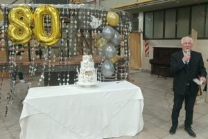 (video)El padre Torquatti festejó sus 80 años