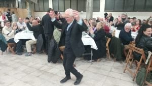(video)El padre Torquatti festejó sus 80 años