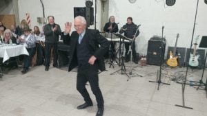 (video)El padre Torquatti festejó sus 80 años