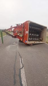 Ruta 3: Se desprendió tolva que era transportada por una camioneta. No hubo lesionados