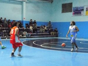 Básquet: Huracán derrotó a Club De Pelota
