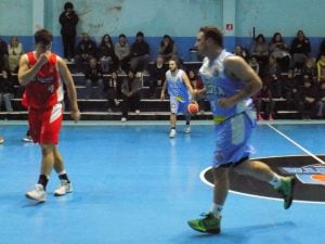 Básquet: Huracán derrotó a Club De Pelota