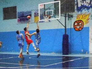 Básquet: Huracán derrotó a Club De Pelota