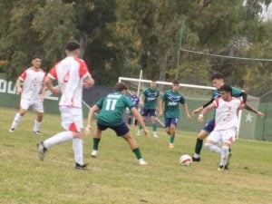 Fútbol Primera: Villa ganó y sigue puntero