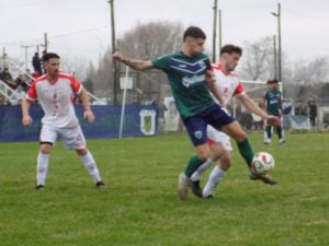 Fútbol Primera: Villa ganó y sigue puntero