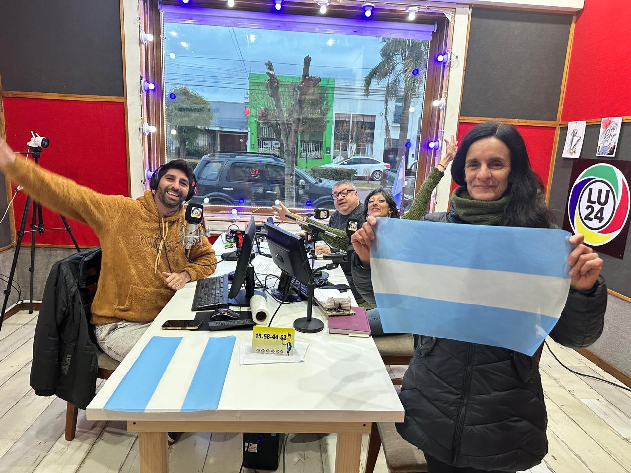 Viviana se llevó la primera bandera. Escuchá la radio y ganá la tuya