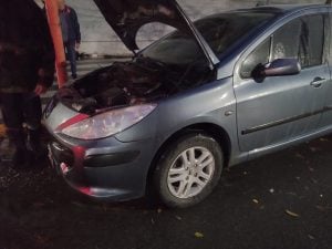 Otro incendio vehicular. Solo daños materiales