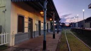 (audio) Cafetín ferroviario en Sáenz Peña: la experiencia de tomar un café en un coche comedor de los 70