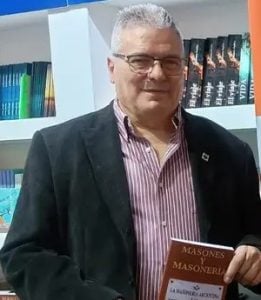 César Arrondo presenta “Masones y Masonería” en la Sarmiento