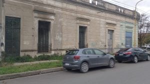 Alertaron vecinos: Dos días seguidos Bomberos sofocaron incendio en edificio abandonado (videos)