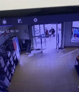 Le robaron el casco que utiliza para manejar su moto y pide ayuda para recuperarlo