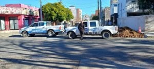 Principio de incendio en el techo de una casa