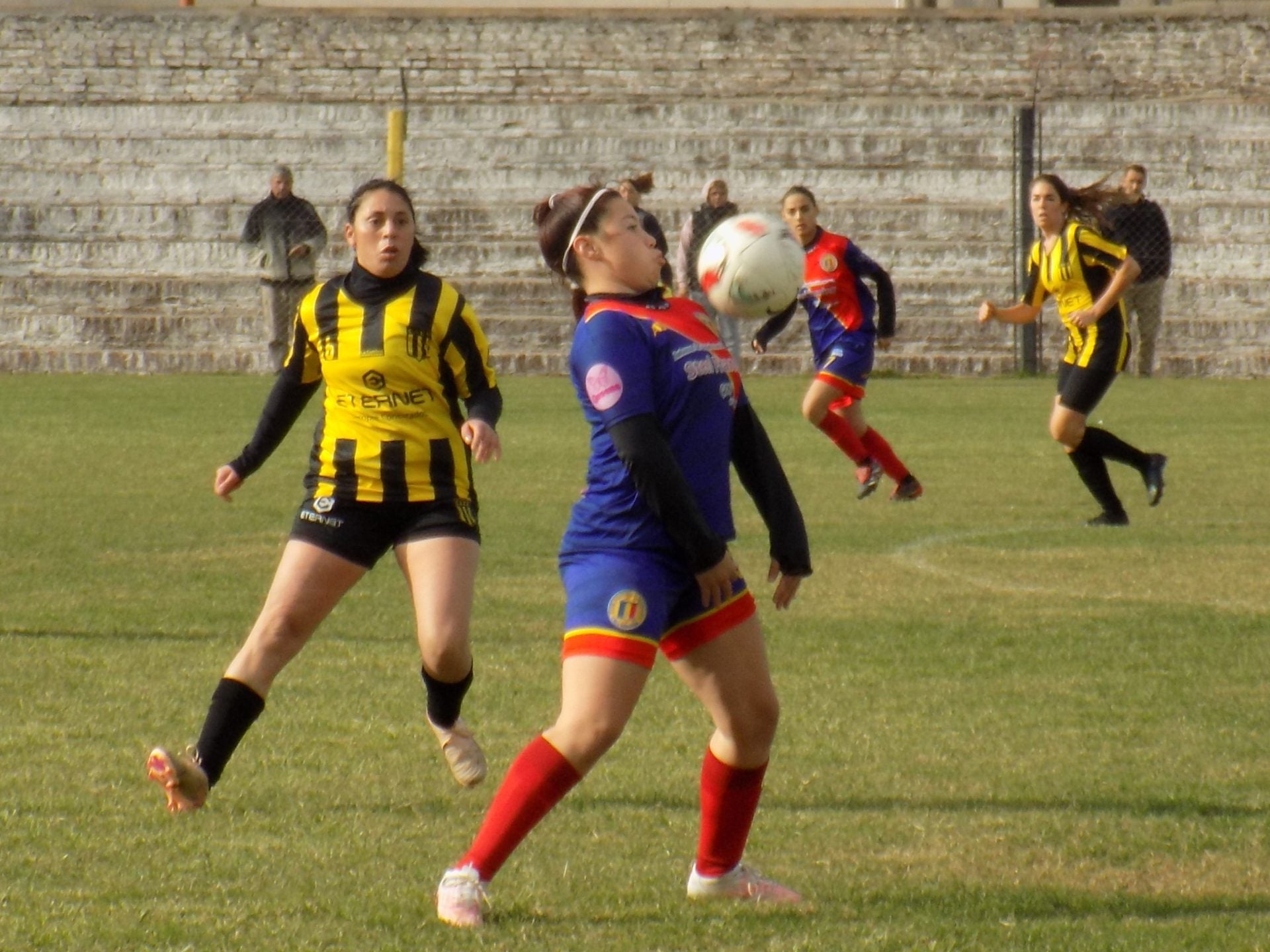 Fútbol Femenino: triunfos de Colegiales, Huracán y Argentino Junior