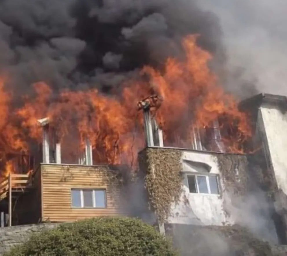 Bariloche: se incendió el histórico Hotel Huemul