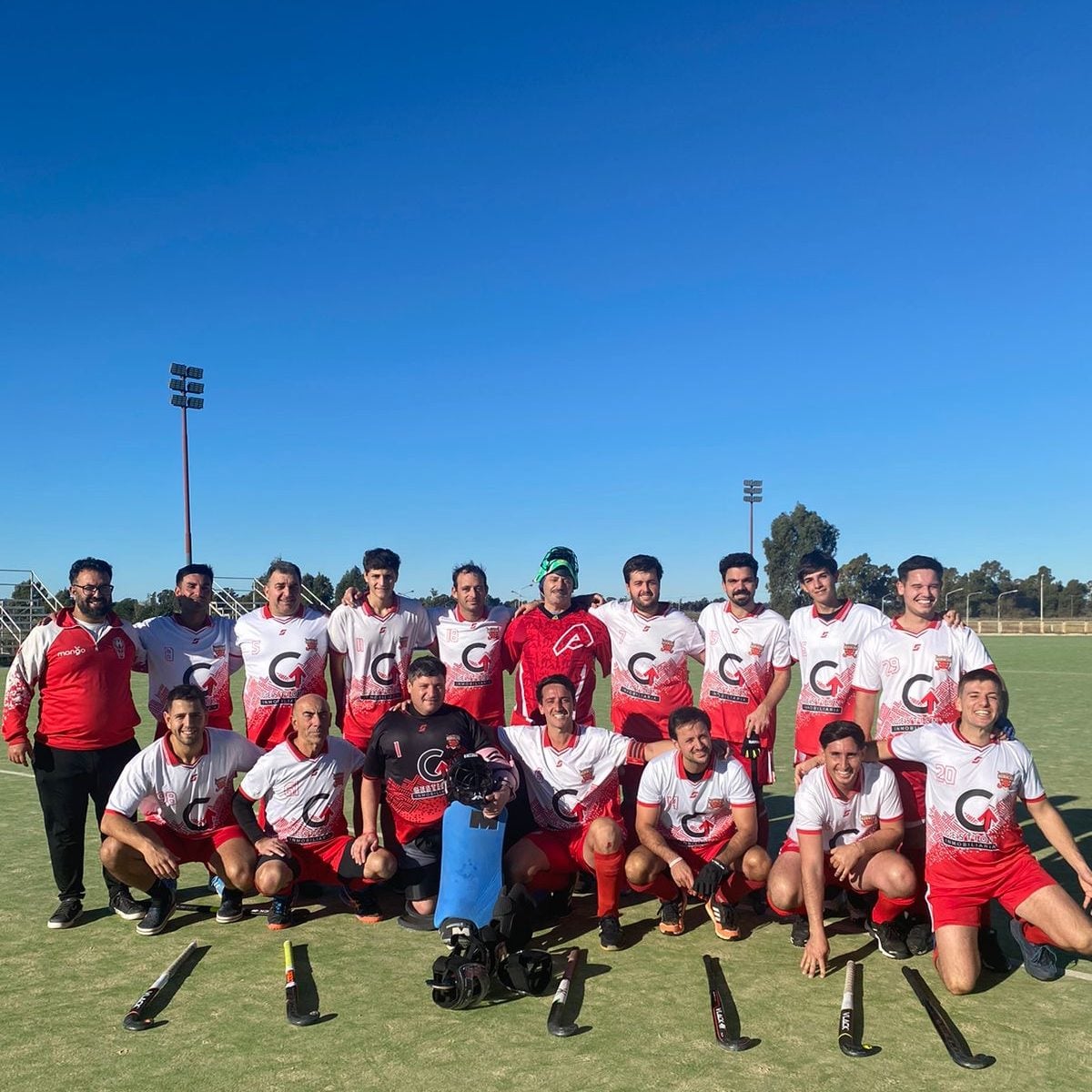 Huracán ganó y se metió en puestos de medalla