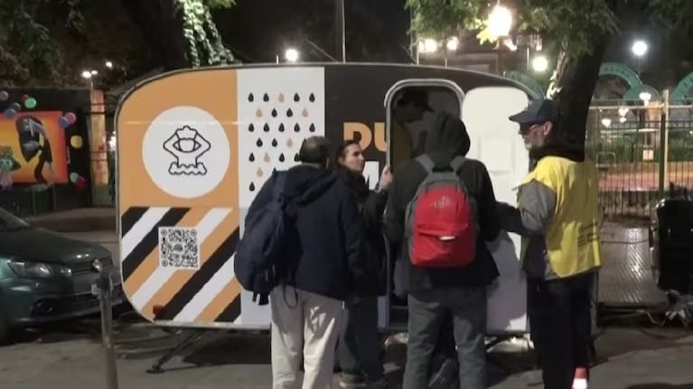 (audio) Una ducha móvil que devuelve la dignidad a las personas en situación de calle