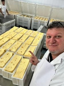 Pueblito Mío celebra su 5º Aniversario con gran presente comercial (audio)