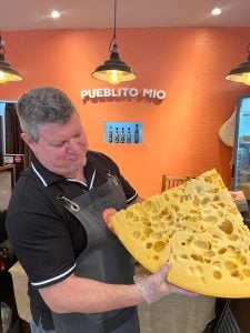 Pueblito Mío celebra su 5º Aniversario con gran presente comercial (audio)