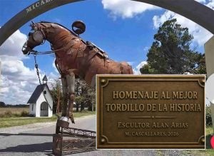 La obra en homenaje al mejor tordillo se instala en Cascallares