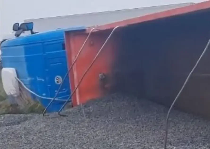 Pringles: Volcó un camión en la Ruta 51
