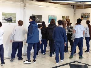 Mulazzi: visita de estudiantes a la muestra de la escuela de fotonaturaleza