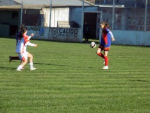 Fútbol Femenino: Ganó Huracán y sigue único puntero