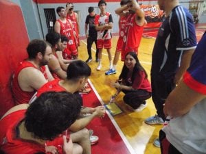 Candela Arnaldo: el buen presente del Básquet de Alumni en la voz de su entrenadora