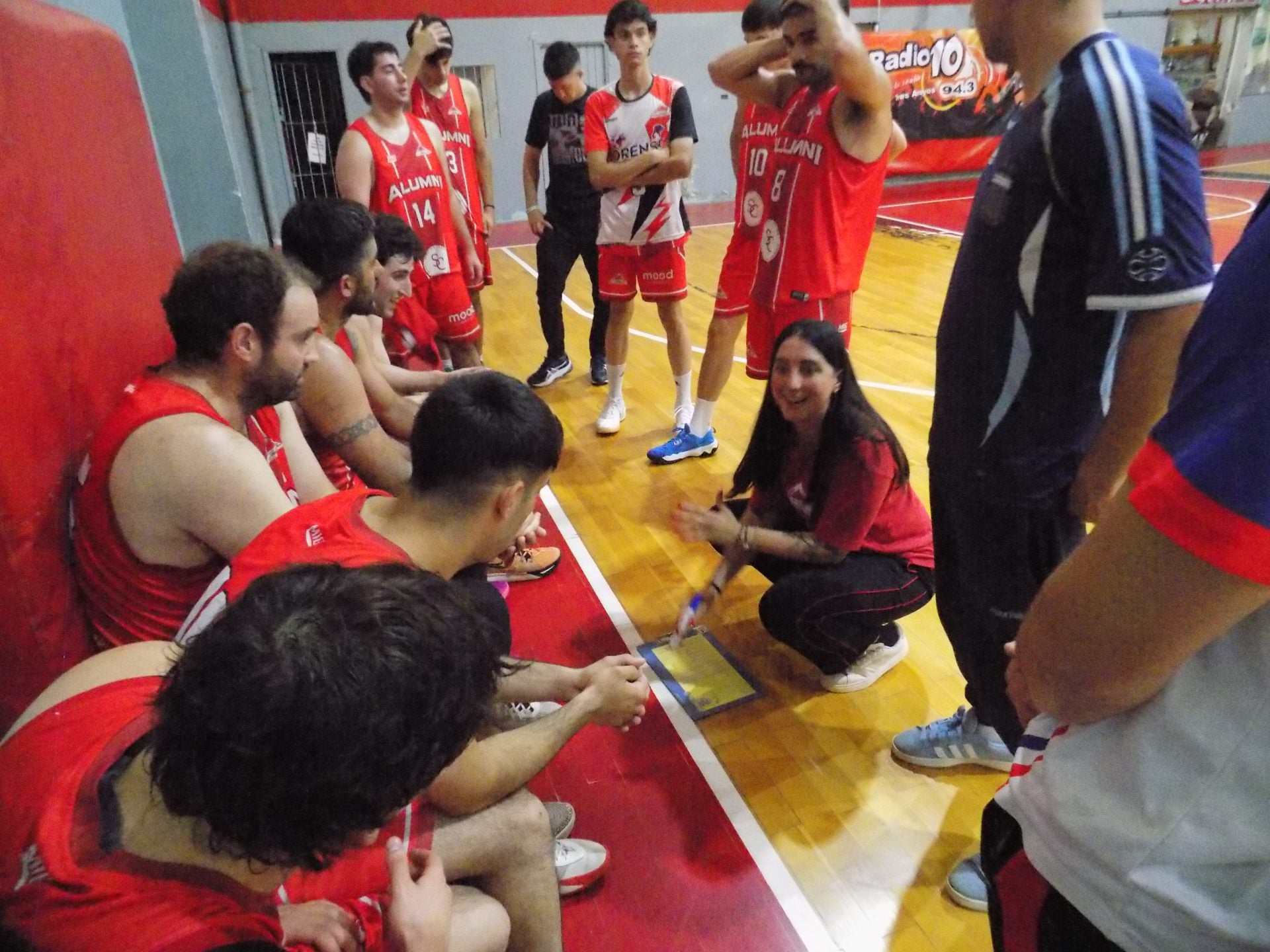 Candela Arnaldo: el buen presente del Básquet de Alumni en la voz de su entrenadora