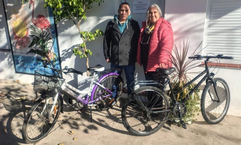 (audio) Hernán Aguirre y la entrega de bicicletas a estudiantes que caminan 5 kilómetros para ir a la escuela