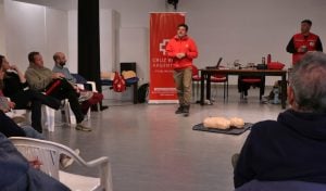 Capacitación sobre RCP y uso de desfibriladores en San Cayetano
