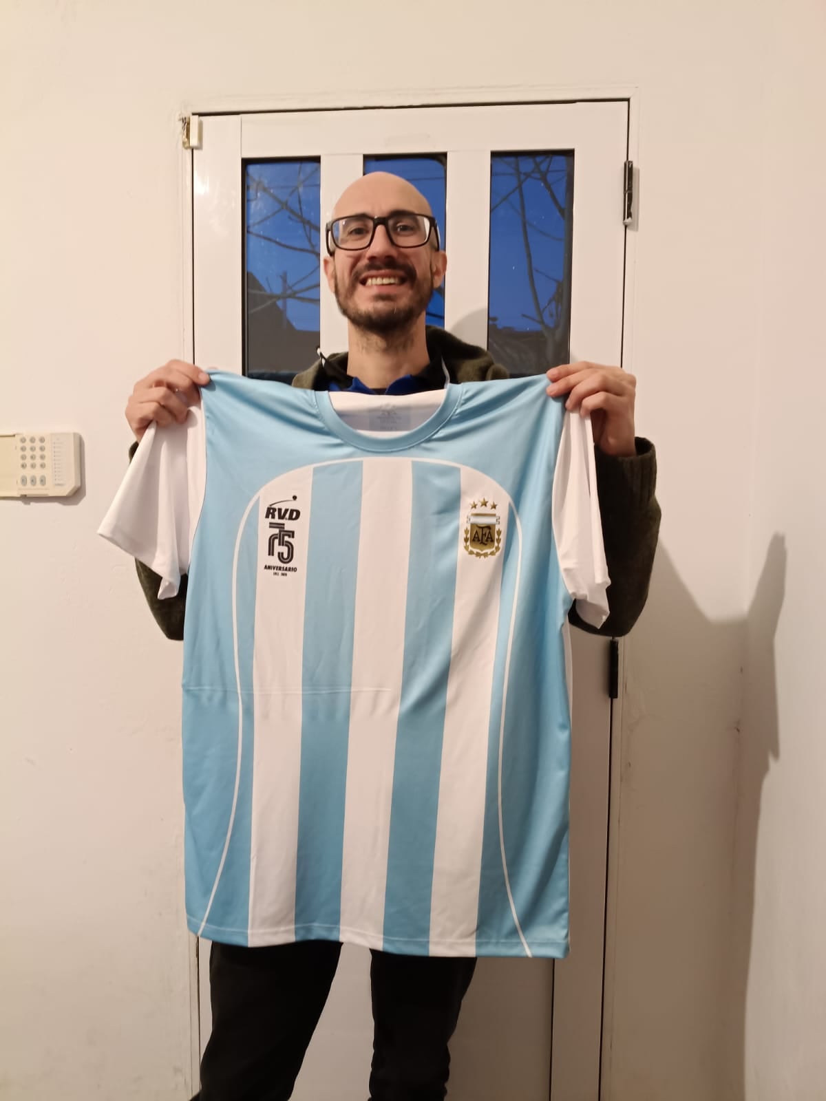 RVD Deportes entrego la primera camiseta de Argentina
