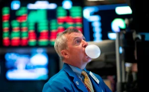 Vuelan acciones y bonos y el riesgo país se acerca a los 450 puntos