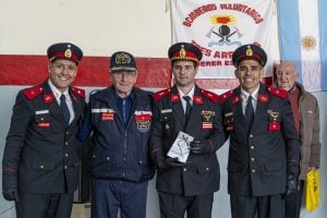 Reconocimientos, ascensos, nuevos cadetes y mucha emoción en el Cuartel de Bomberos Voluntarios