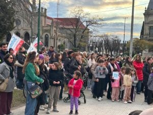 Masiva movilización:  #NiUnaMenos en Tres Arroyos  (videos)