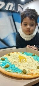 Pizzas celestes y blancas: La idea furor de un pizzero porteño