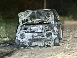 Bomberos: ardió un auto en Roca 1450