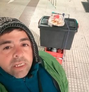 (audio) Cafetero sanrafaelino asiste cada mañana a 25 personas en situación de calle con desayunos
