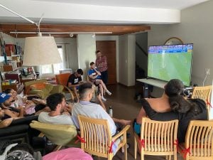 (audio)Fútbol: 10 amigos en “La Casa del Mundial” repiten la cábala de Qatar 2022