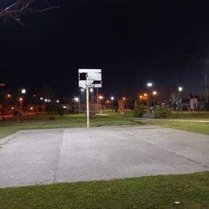 Volvió la luz a la Plaza Manos Unidas en Chacra de López