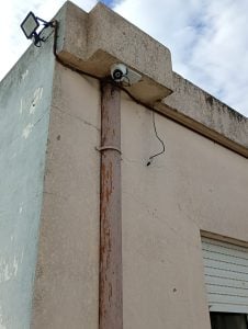 Rompieron las cámaras de seguridad y el portón del Frutillitas FONAVI