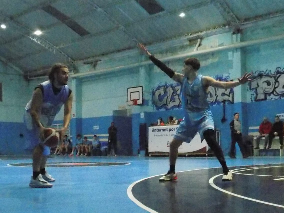 Básquet Local: Club de Pelota ganó y sueña con el super cuatro