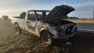 Ardió una camioneta en la Loma de Campano: daños totales