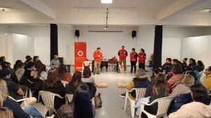 Capacitación sobre RCP y uso de desfibriladores en San Cayetano