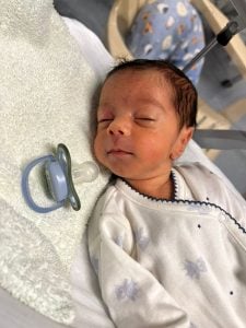 (audio)Nico, el bebé que adelantó el Día del Padre a la familia de Laura